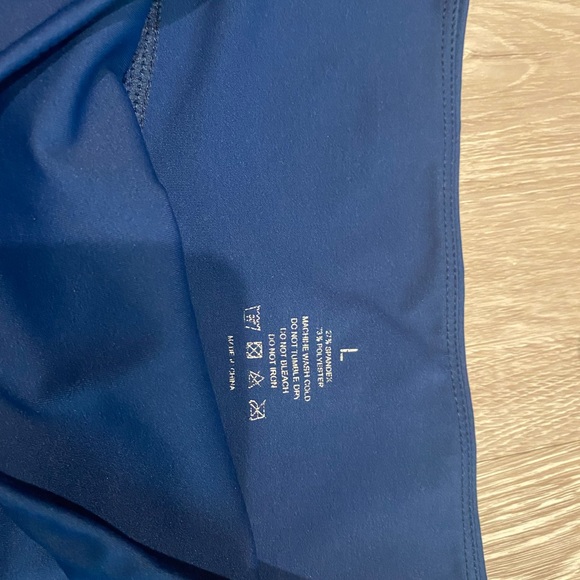 Curves and combat boots shorts - Picture 3 of 5